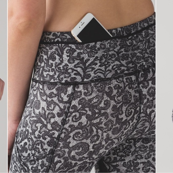 Lululemon Outrun 17" Crop Mini Cinder Lace White Black / Black Size 4 Coquette - Picture 14 of 15